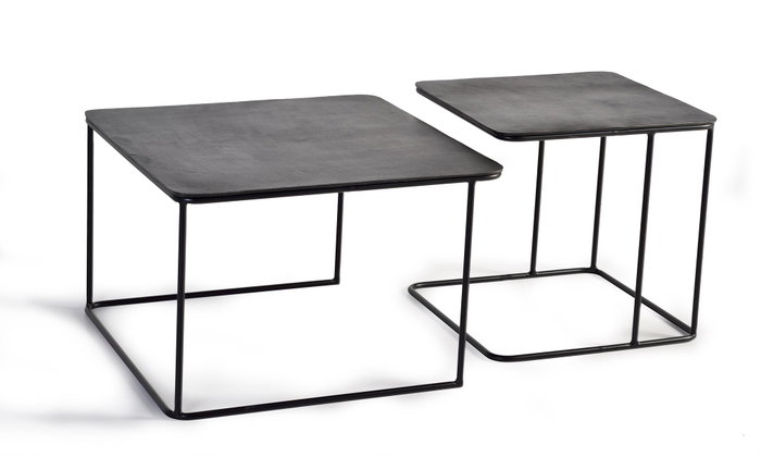 GINER Y COLOMER Set de 2 mesas de café con tapa de bronce y patas de metal